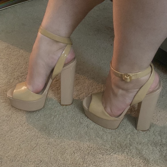 Heels - Picture 5 of 5